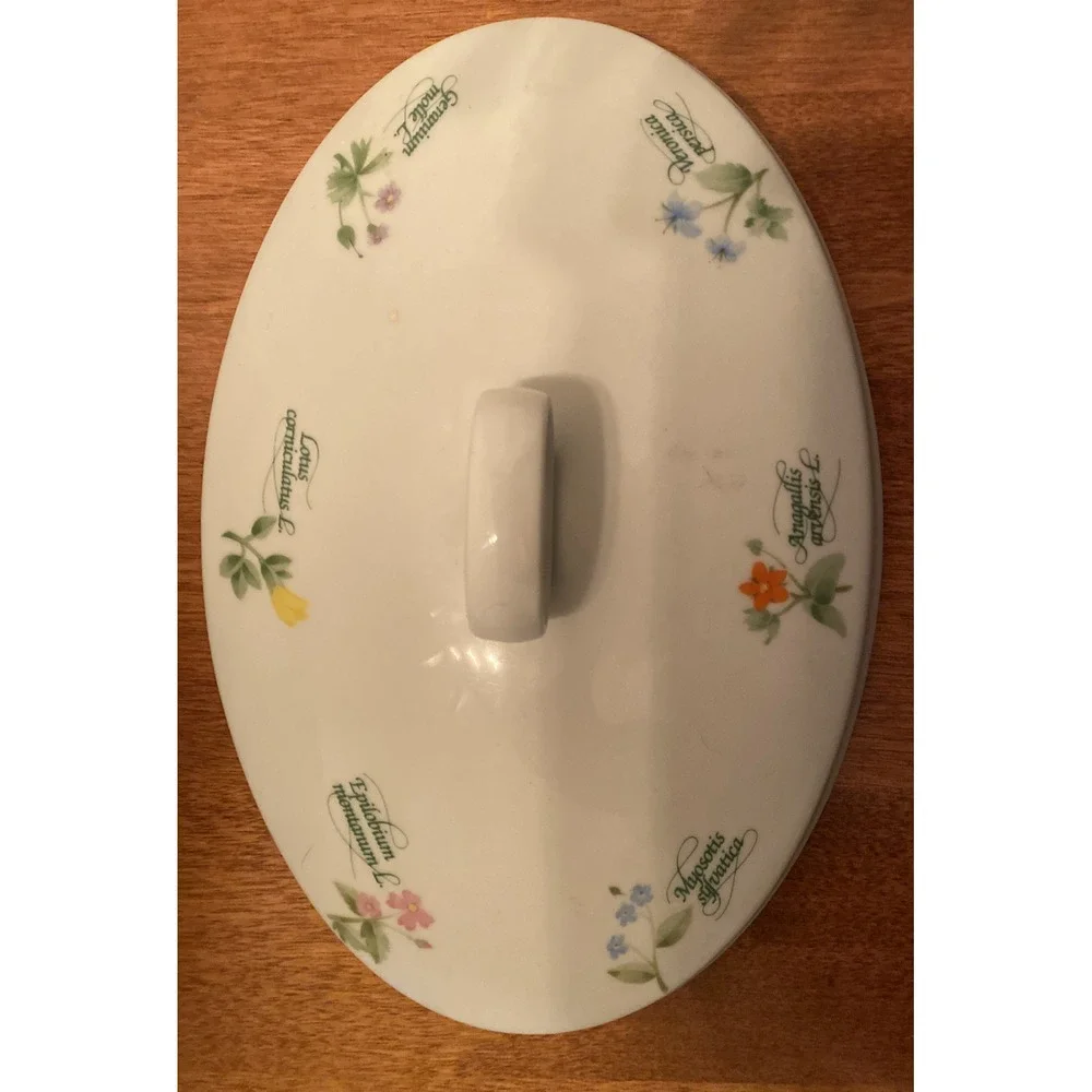 Anchor  Ovenware  1.5 quart oval casserole and lid   